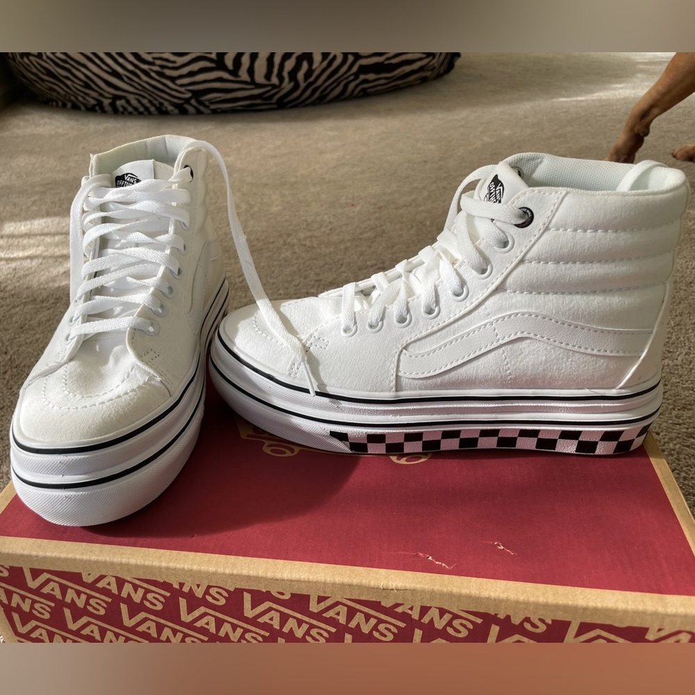 Vans hi top high comfycush white with checkered sole platform